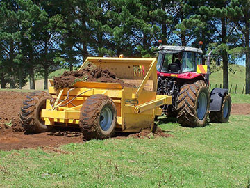 Maxi D6000 Scraper Drawbar in action on the field