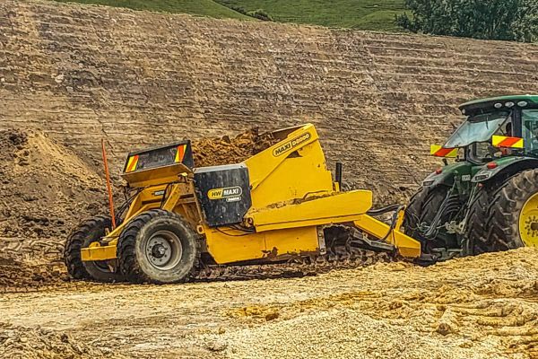 pull-type-paddle-scraper-field-operation pull-type-paddle-scraper-field-operation